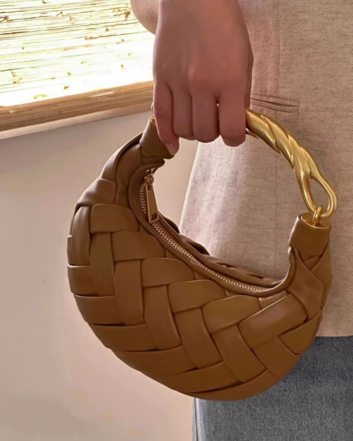 Knitted Deri Kadın Çanta – Metal Saplı, Yuvarlak Formlu Omuz & Kol Çantası