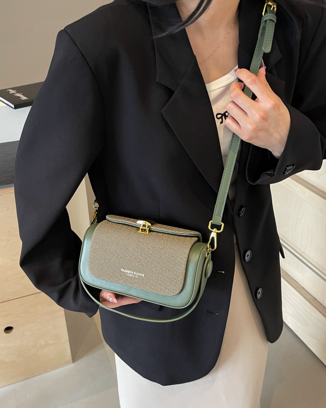 Retro II Renkli Kumaş Kapaklı Crossbody Çanta | Şık ve İşlevsel Tasarım