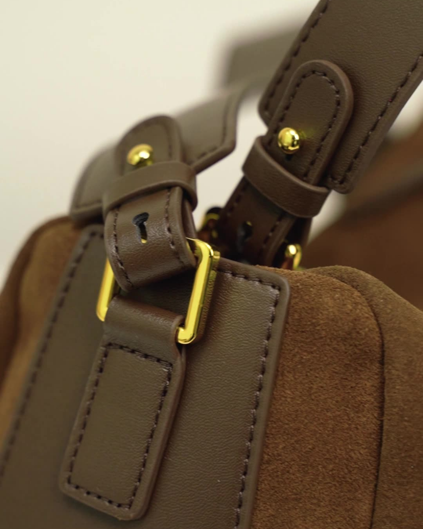 Sinced Süet Lüks Deri Çanta – Geniş Hacimli, Minimalist Tasarım, Fermuarlı Model