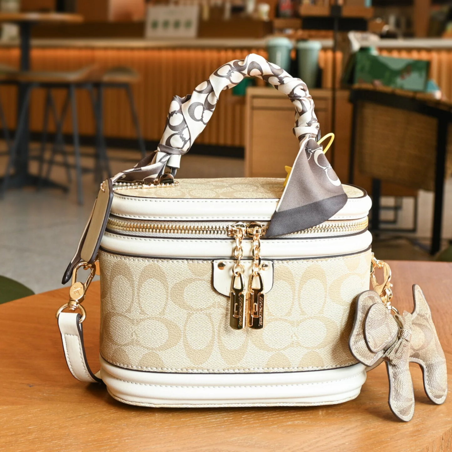 Vanity Monogram Çanta – Kompakt, Çok Yönlü & Zarif