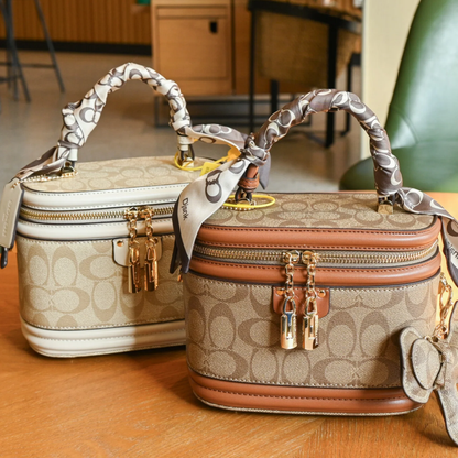 Vanity Monogram Çanta – Kompakt, Çok Yönlü & Zarif