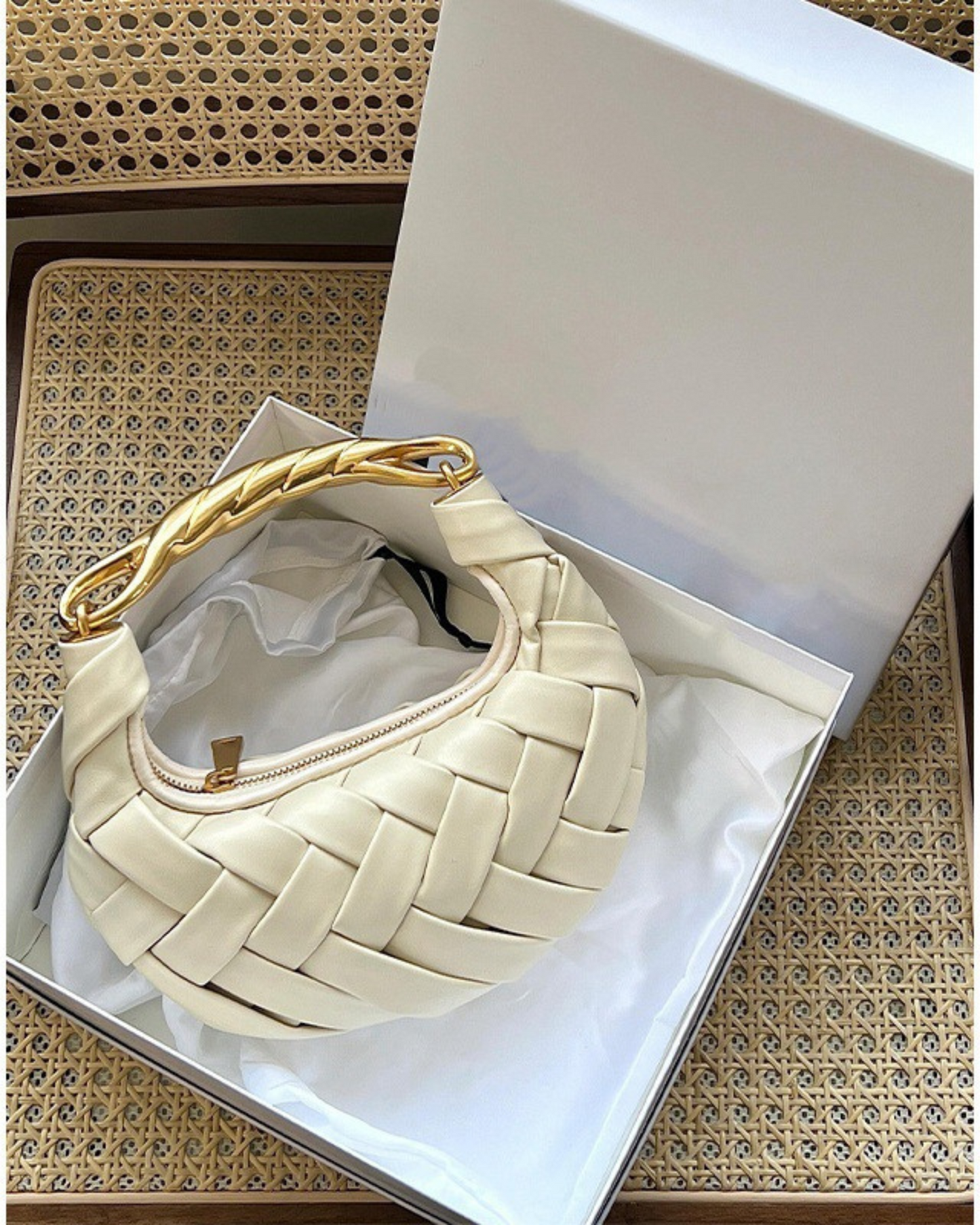 Knitted Deri Kadın Çanta – Metal Saplı, Yuvarlak Formlu Omuz & Kol Çantası