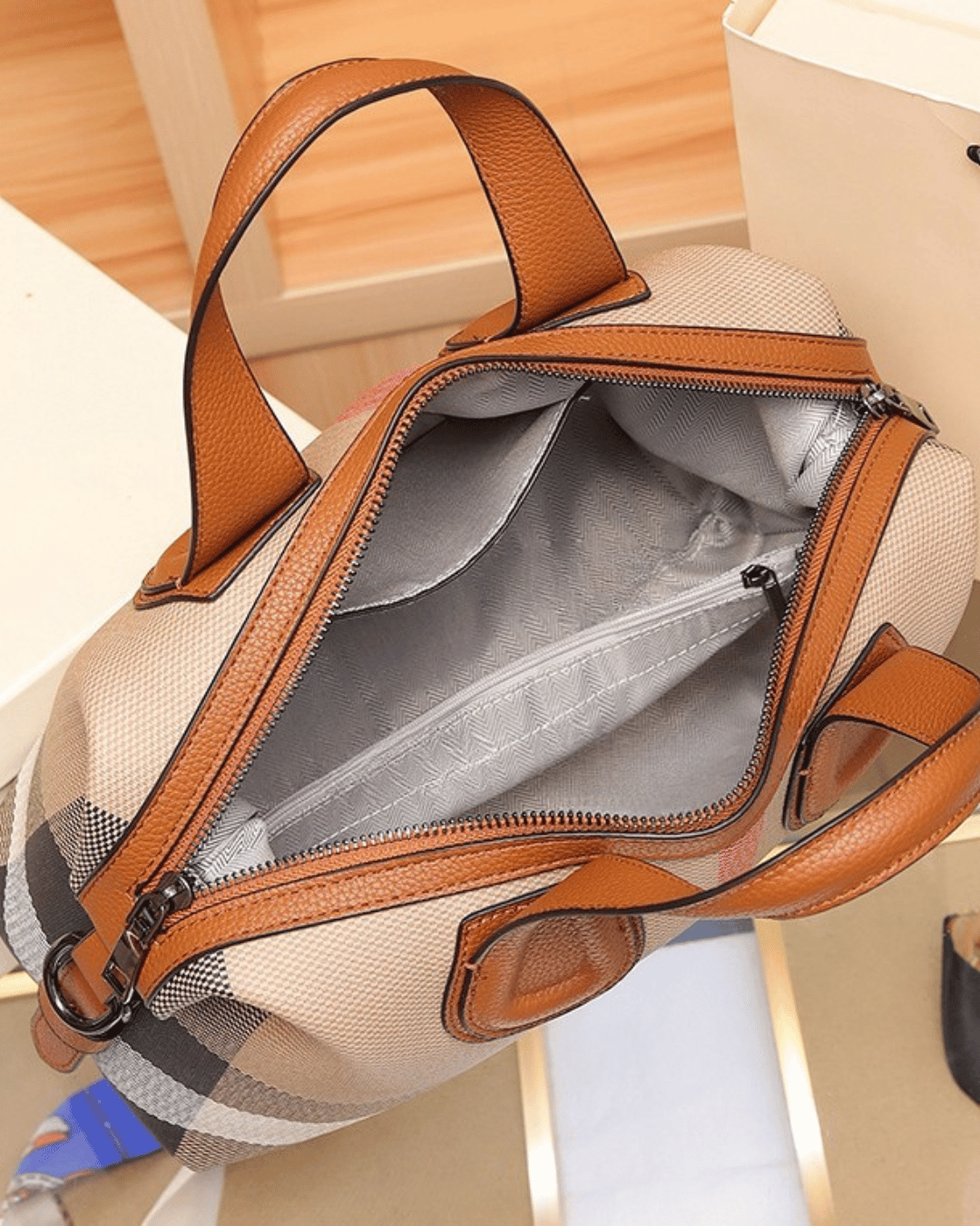 Ekose Desenli Tuval & Deri El Çantası | Şık ve Çok Yönlü Tasarım