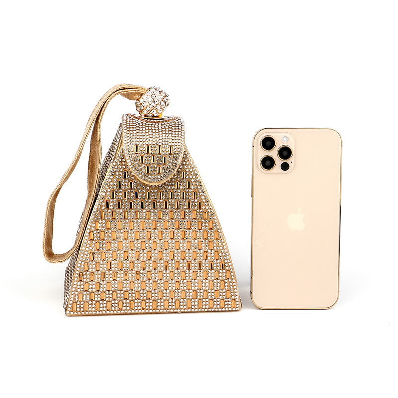 Zyrral – Taş İşlemeli Üçgen Akşam Çantası | Gümüş, Altın & Siyah